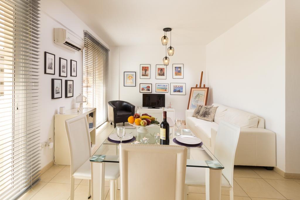 Appartement Elena Court Apt 401 à Larnaca Extérieur photo