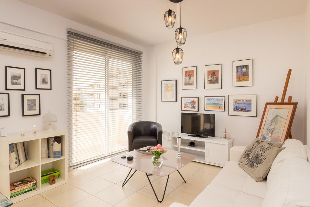 Appartement Elena Court Apt 401 à Larnaca Extérieur photo