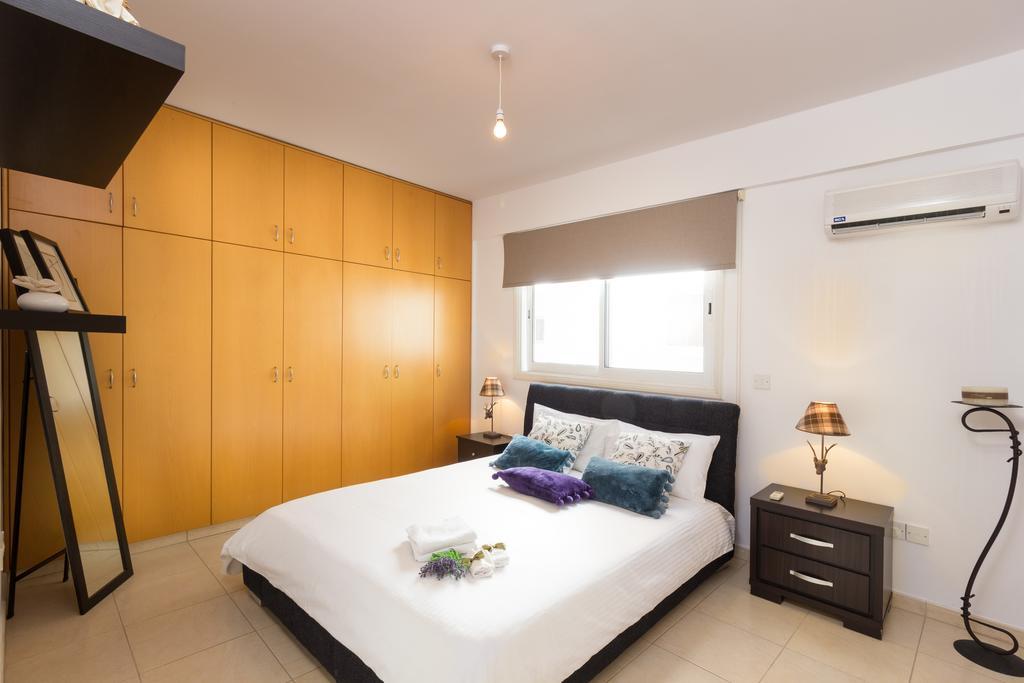 Appartement Elena Court Apt 401 à Larnaca Extérieur photo