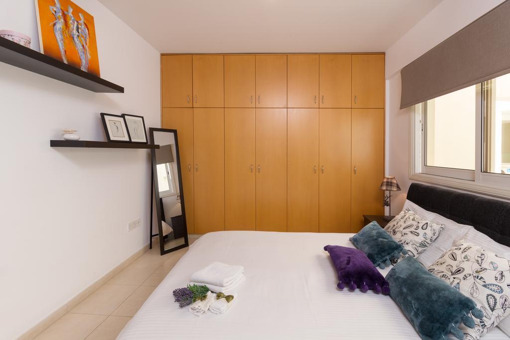 Appartement Elena Court Apt 401 à Larnaca Extérieur photo