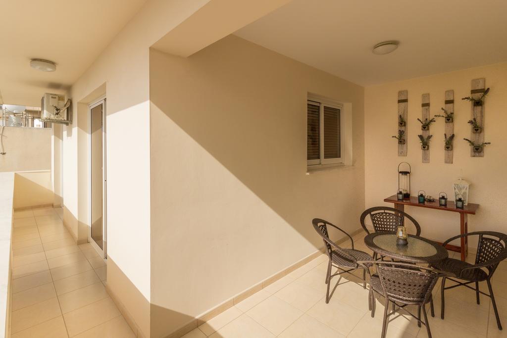 Appartement Elena Court Apt 401 à Larnaca Extérieur photo