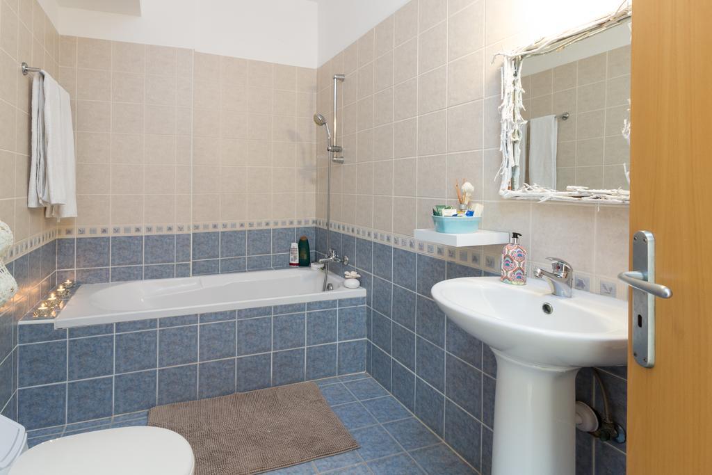Appartement Elena Court Apt 401 à Larnaca Extérieur photo